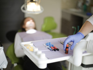 Chlapec zemřel po vytržení zubu. Odškodným pro rodinu se bude zabývat odvolací soud