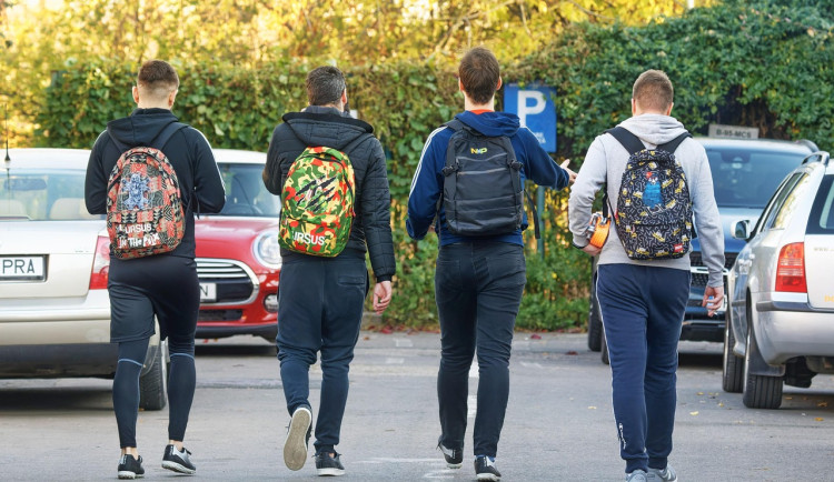 Další brněnské základky se vymezují proti spoře oděným žákům. Rodiče změny podporují
