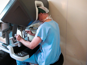 Nový robotický operatér v Brně odstraní i více zhoubných nádorů močového měchýře