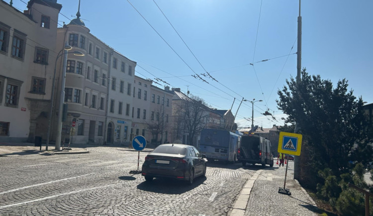 ANKETA: Jihlavské náměstí zůstává průjezdné, zavřít se má od listopadu