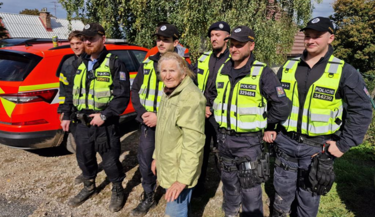 Ztracenou houbařku z Hodonínska našli na Slovensku. Seniorka je v pořádku
