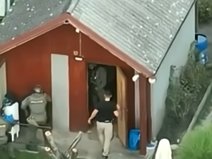 Dva muži v chatě na Hodonínsku vařili pervitin, policisté je chytili při činu