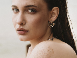 Češky odhazují podprsenky. Padá mýtus slušné ženy