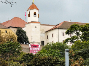 Chceme u nás Rusko? Aktivisté v Brně vyvěsili plakát s Putinem a českými politiky