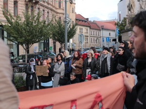 V Brně se protestovalo proti fašismu. Náckové zase vystrkují své ošklivé hlavy, zaznělo