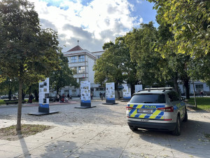 První volební den je u konce. Většina lídrů má odvoleno