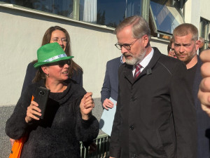 FOTO: V Brně odvolili Fiala i Schillerová. Nahlédněte do volebních místností
