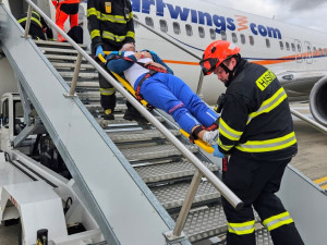 V Brně nouzově přistálo letadlo s desítkami zraněných. Šlo o cvičení