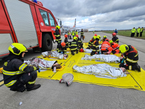 V Brně nouzově přistálo letadlo s desítkami zraněných. Šlo o cvičení