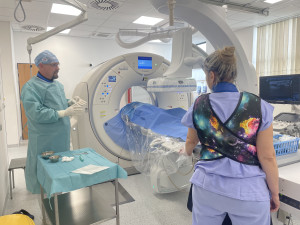 Hybridní přístroj v Masarykově onkologickém ústavu zvládne více vyšetření najednou