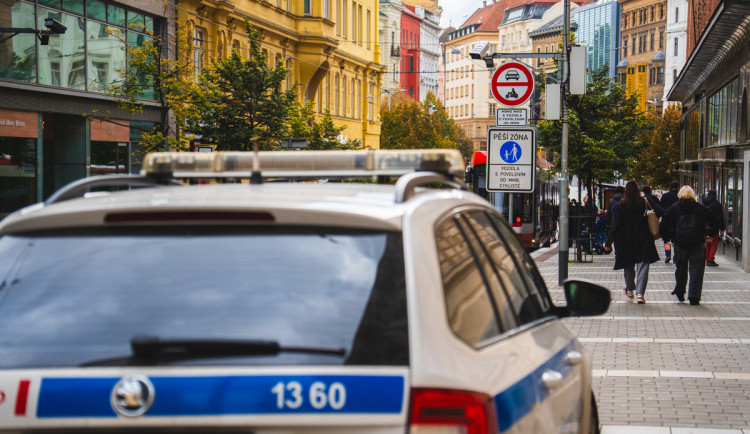 Bez povolení a se zákazem řízení. Řidiče zastavili strážníci hlídající vjezd do centra Brna