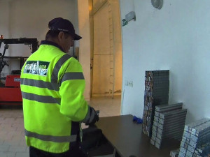 Jedeme montovat žaluzie, tvrdil cizinec pašující cigarety. Soud ho vyhostil