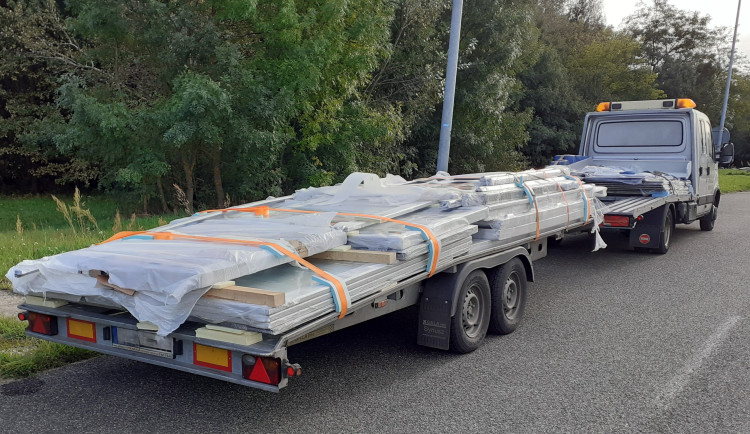 Jedeme montovat žaluzie, tvrdil cizinec pašující cigarety. Soud ho vyhostil