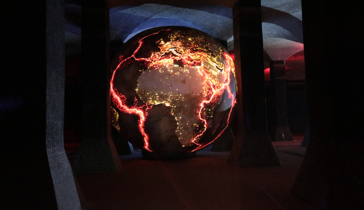 Festival Prototyp proměňuje vodojemy na Žlutém kopci ve světelný zážitek