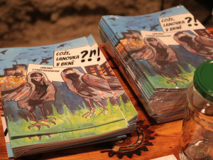 Ochránci přírody pokřtili komiks o brněnské lanovce, chystají havraní hlídku