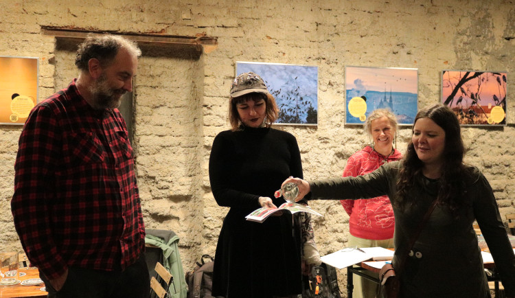 Ochránci přírody pokřtili komiks o brněnské lanovce, chystají havraní hlídku