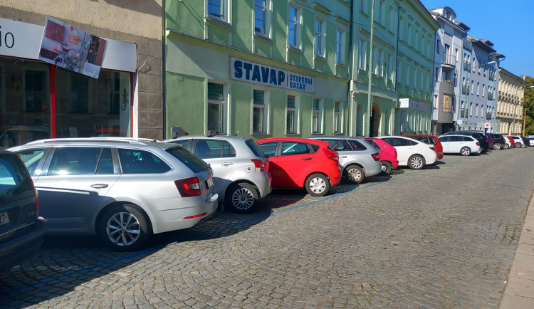 Parkování v Jihlavě XIX: Při vyzvednutí zásilky se parkování platit nemusí