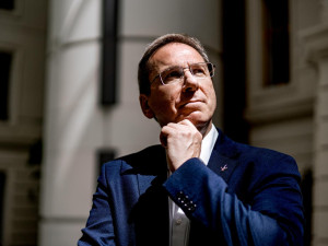 Rektor VUT Ladislav Janíček obhájil mandát. Univerzitu povede další čtyři roky