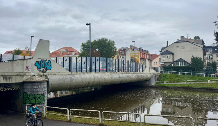 Rekonstrukce mostu Kosmonautů přeprogramuje desítky křižovatek. Hlavní zátěž ponese Žižkova ulice