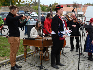 Rodné město vzdalo hold Josefu Somrovi. Na náměstí ve Vracově má svou bustu
