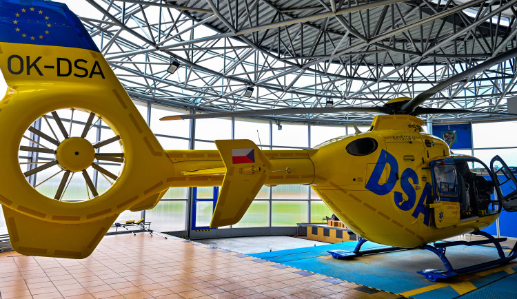 Záchranářský vrtulník z Jihlavy vzlétá i za deště či sněžení. Problém je mlha