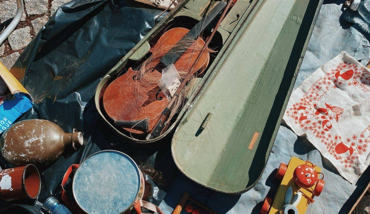 Víkend v Hradci nabízí bleší trh, výstavu nožů, hokej, basket, fotbal i farmářské trhy