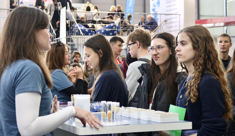 Veletrh vysokých škol Gaudeamus opět otevírá brány středoškolským studentům