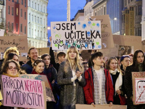 FOTOGALERIE: Pokud přijde Macinka, nezbude ani květinka, protestovali Brňané