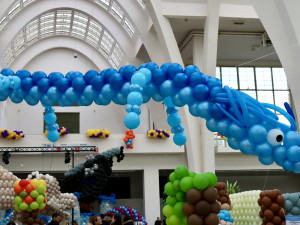 Balónkový drak i Labubu. V Brně začíná výstava soch z tisíců nafukovacích balónků