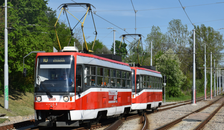 Z brněnských kolejí definitivně zmizely unikátní tramvaje T3RF z devadesátých let