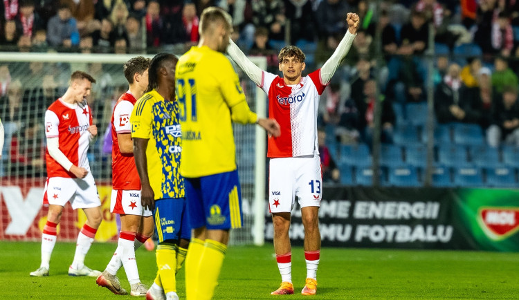 Fotbalisté Slavie vyhráli v poháru ve Zlíně, přerušili šňůru zápasů bez gólu