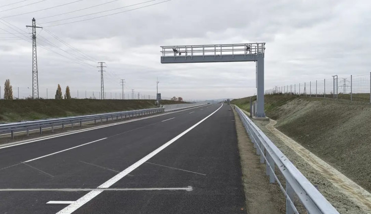 Na údržbu D4 mezi Příbramí a Pískem je připraveno 2000 tun soli a šest sypačů