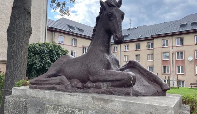 Trutnov obnoví oblíbené sochy hříbat. Pořídí nové a trvanlivější kopie z bronzu
