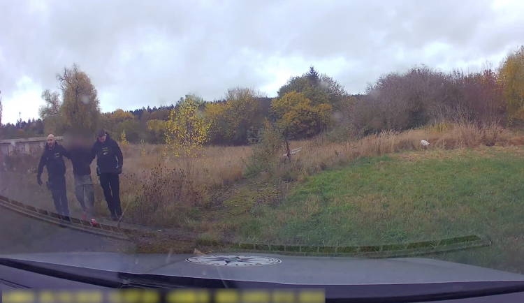 Policisté v Chebu zadrželi řidiče s platným zákazem řízení, který se pokusil uprchnout