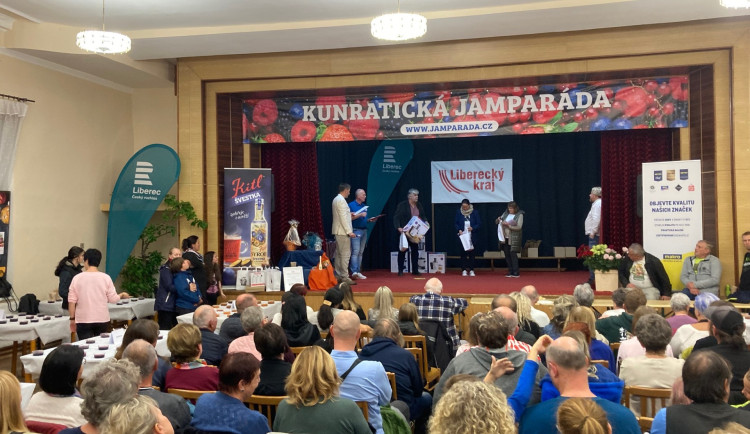 Stateční a odhodlaní. Porotci Jamparády ochutnali za tři dny sedm stovek marmelád