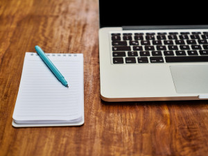 Spisovatelé se AI bát nemusí, může jim pomoct při psaní, zaznělo v Brně