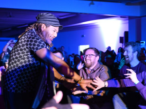 Tohle ještě nikdy nezažil, slavného Teal'ca překvapila v Brně jedna z fanynek