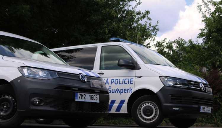 VIDEO: Vodka a krádež sladkostí. 14letý kluk nadýchal před mámou hlídce 1,5 promile