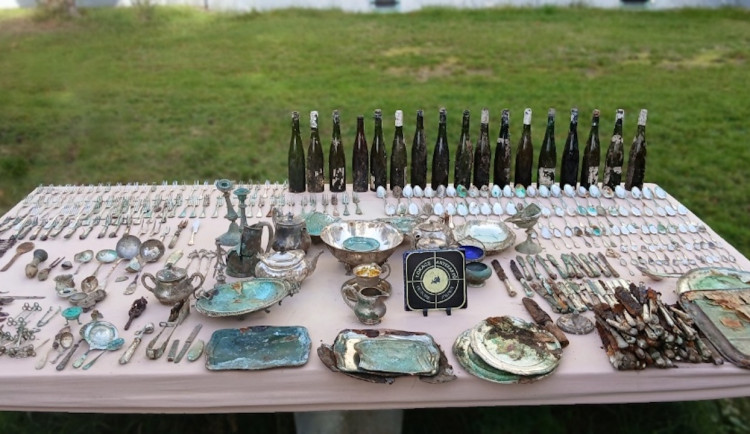 Poklad barona Liebiega ukrytý před ruskou armádou objeven. Obsahuje stříbro, zbraně i víno