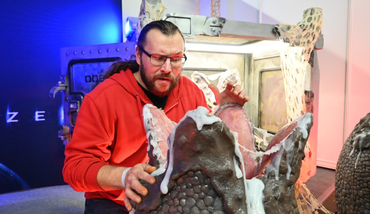 Karel Škop se svými větřelčími vajíčky