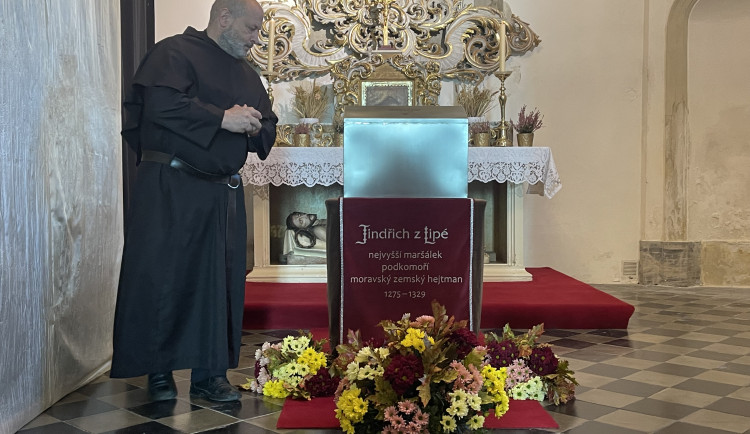 Ostatky Jindřicha z Lipé se po letech vrací zpět na původní místo jeho odpočinku