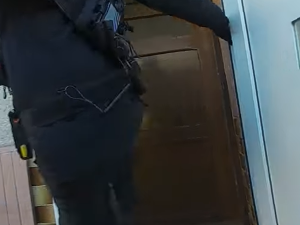 Drama na Hodonínsku. Muž se zabarikádoval v domě, zachránili ho policisté