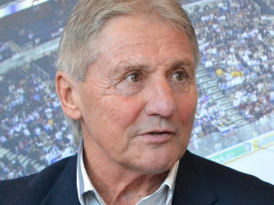 Zlato z Prahy i emigrace do Kanady. Hokejová legenda Farda má osmdesát
