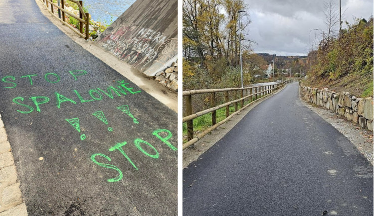 Novou cyklostezku v Krumlově někdo posprejoval, místostarosta podezřívá Zelené