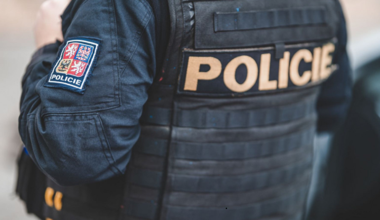 Podvod s falešnou investicí připravil seniora o dva miliony. Pachatel lákal na jméno Andreje Babiše