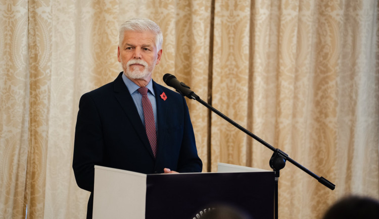 Prezident Pavel ve Varech připomněl, že kraj stále nemá veřejnou vysokou školu