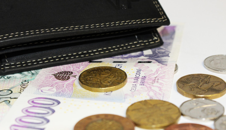 Mladík v Brně přepadl seniorku. Peněženku ženě zachránil pohotový prodavač