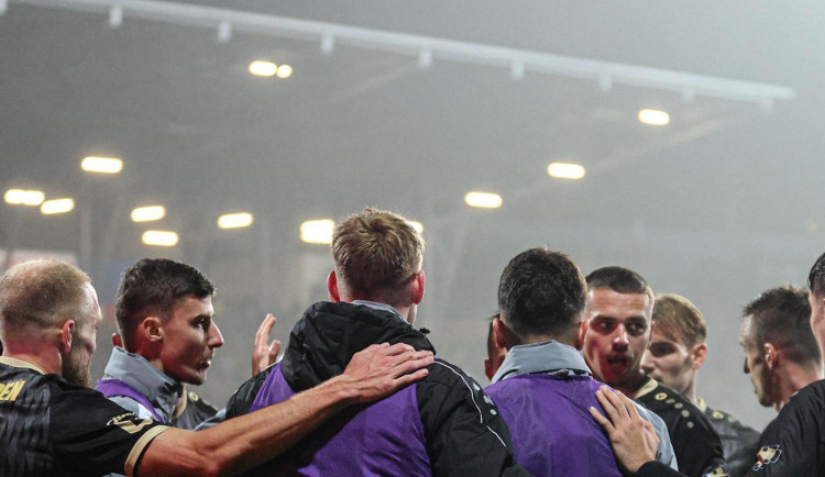 Hradec zdolal 3:0 Zbrojovku a je ve čtvrtfinále poháru, Van Buren dal hattrick