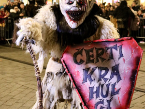 FOTO: Průvod čertů a koncerty zahájily Vánoce Brno, příští týden se přidá zbytek města