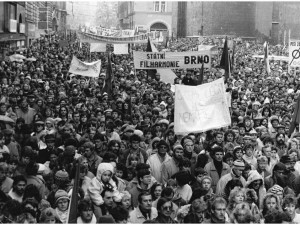 Brno vzpomíná na 17. listopad. Dojde na lidský řetěz, lampiony i Modlitbu pro Martu